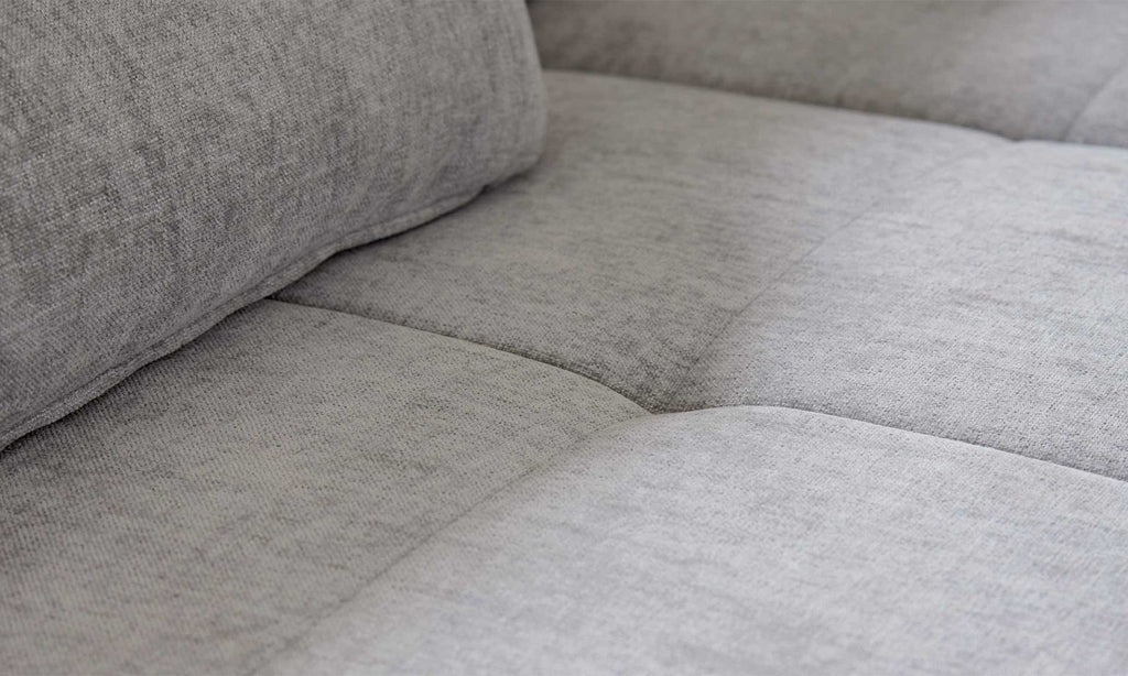Interliving Serie 4451 – Ecksofa Stoff Grau