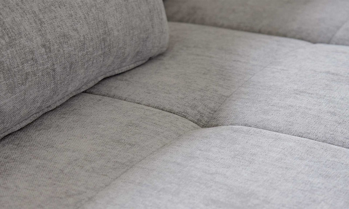 Interliving Serie 4451 – Ecksofa Stoff Grau