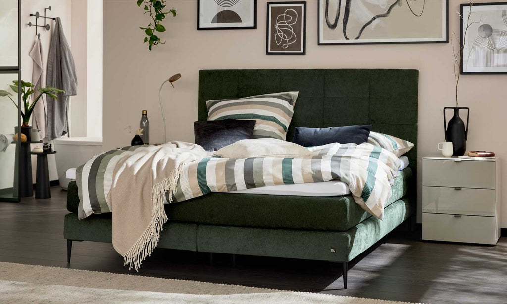 Boxspringbett Serie 1425 in Moosgrün mit hohem Kopfteil