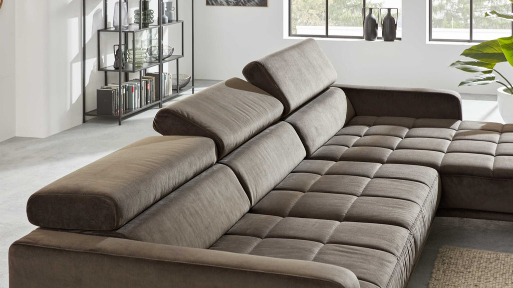 Interliving Serie 4303 – Ecksofa Samt Olivgrün