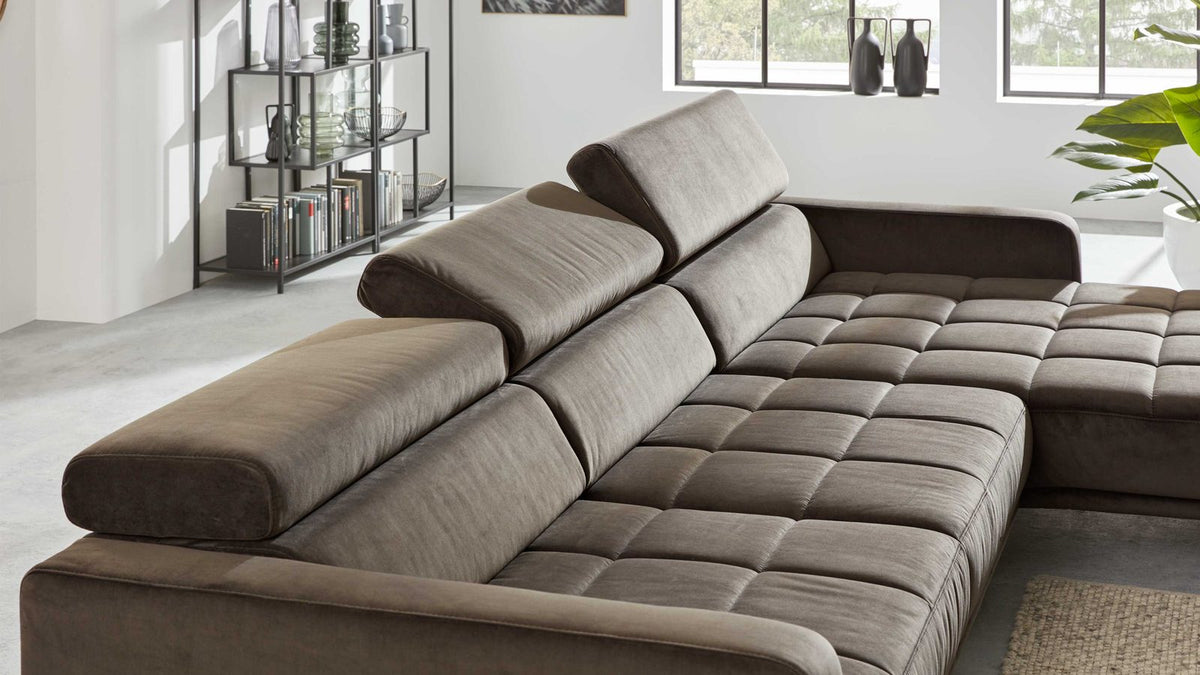 Interliving Serie 4303 – Ecksofa Samt Olivgrün