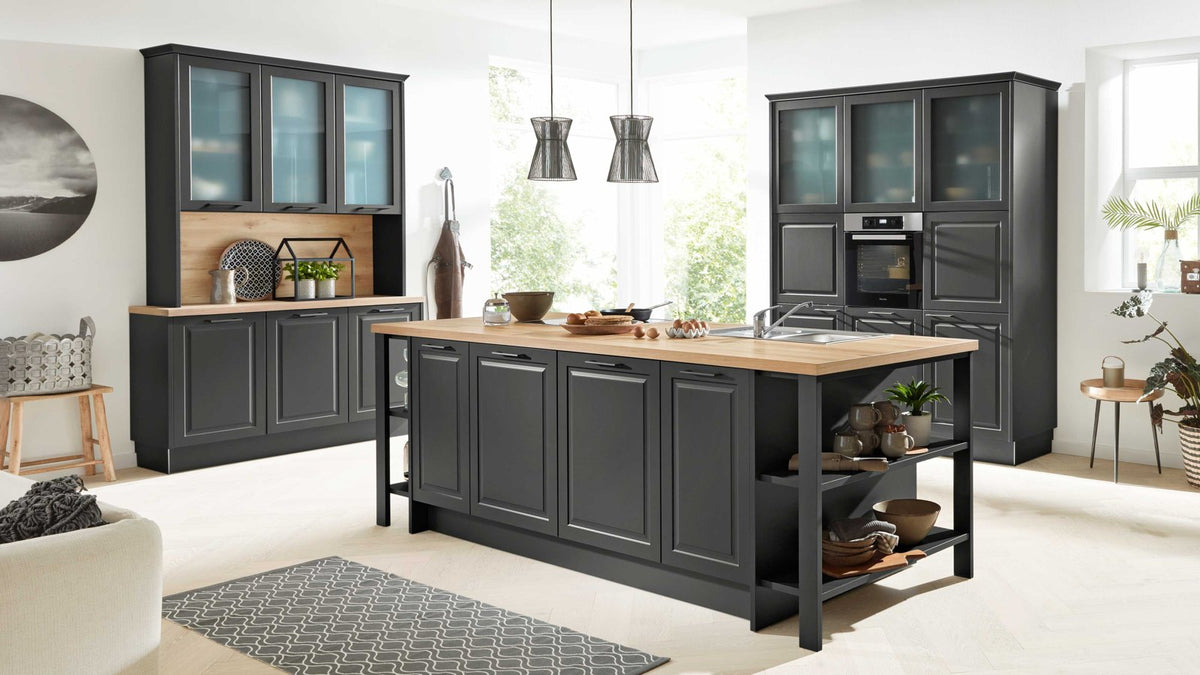 Interliving Küche Serie 3044 – Landhausküche Anthrazit