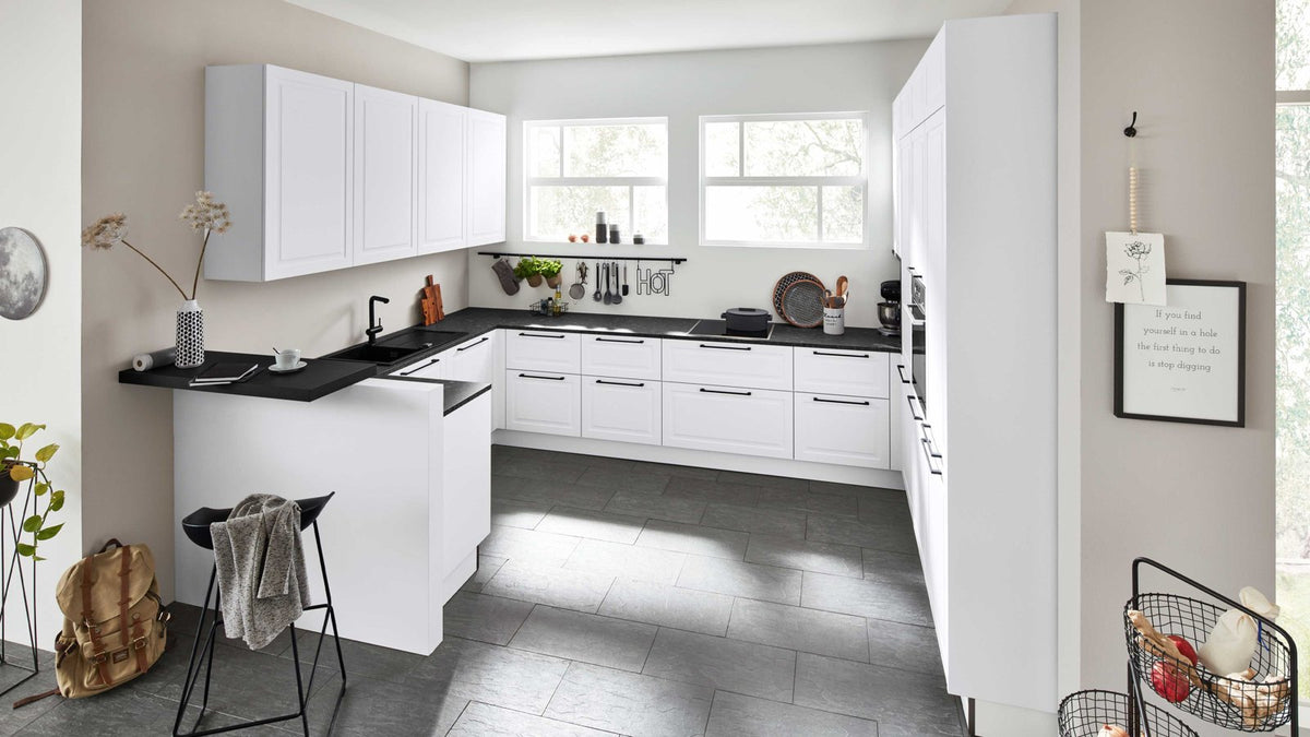 Interliving Küche Serie 3045 – Weiße Landhausküche
