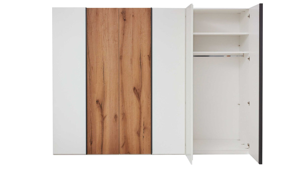 Kleiderschrank mit weißen Drehtüren und mittigem Holzelement