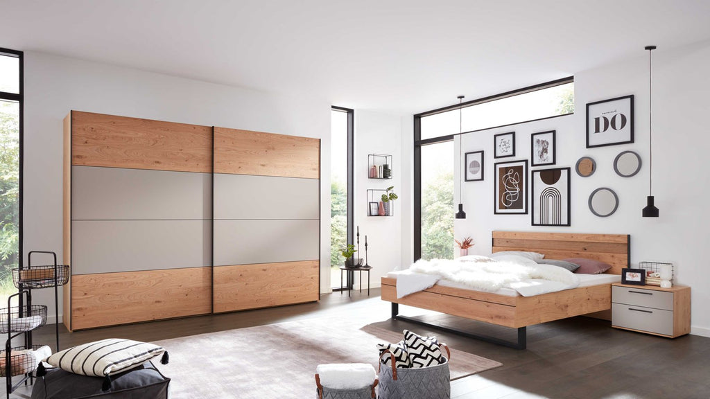 Schlafzimmer-Set in Balkeneiche und Taupe