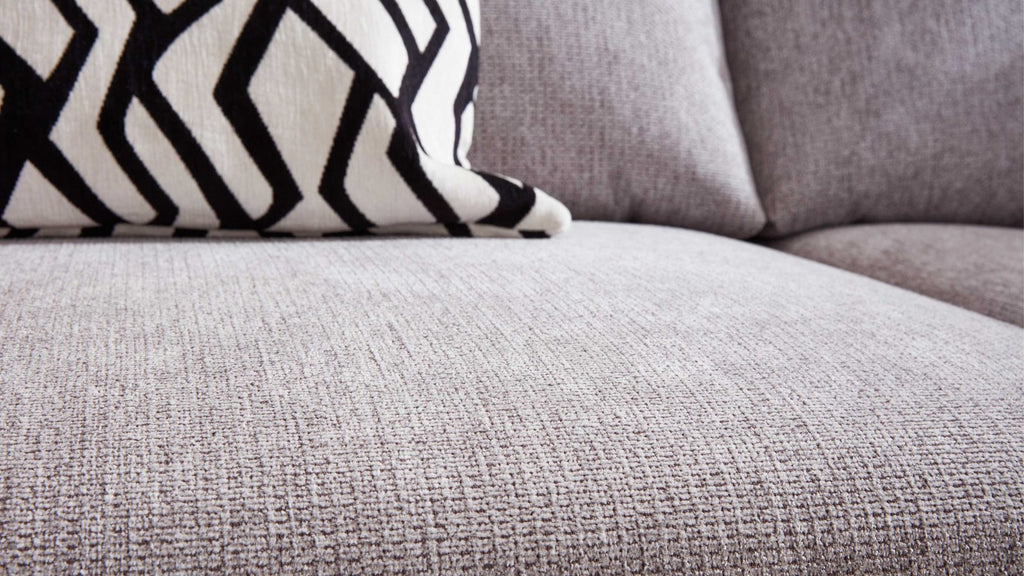Interliving Serie 4400 – Ecksofa Stoff Hellgrau
