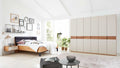 Vierteiliges Schlafzimmer mit Polsterbett