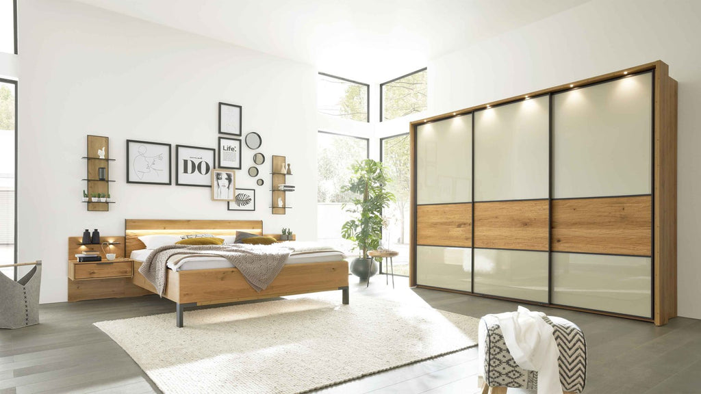Schlafzimmer in Eiche Bianco, Riffholz und Champagner