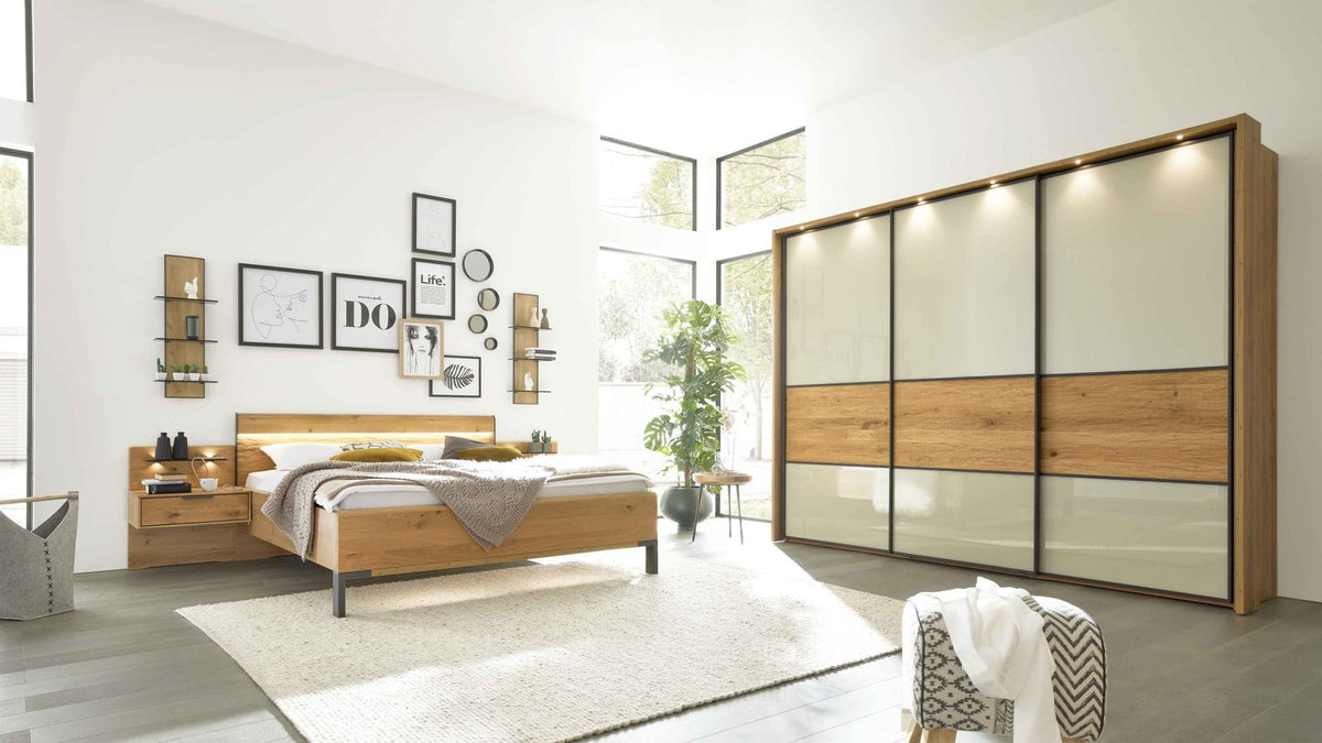 Schlafzimmer in Eiche Bianco, Riffholz und Champagner