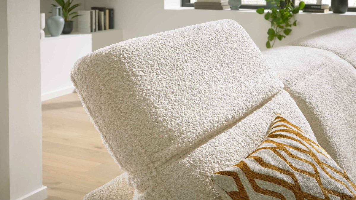 Interliving Serie 4054 – Ecksofa Bouclé Creme