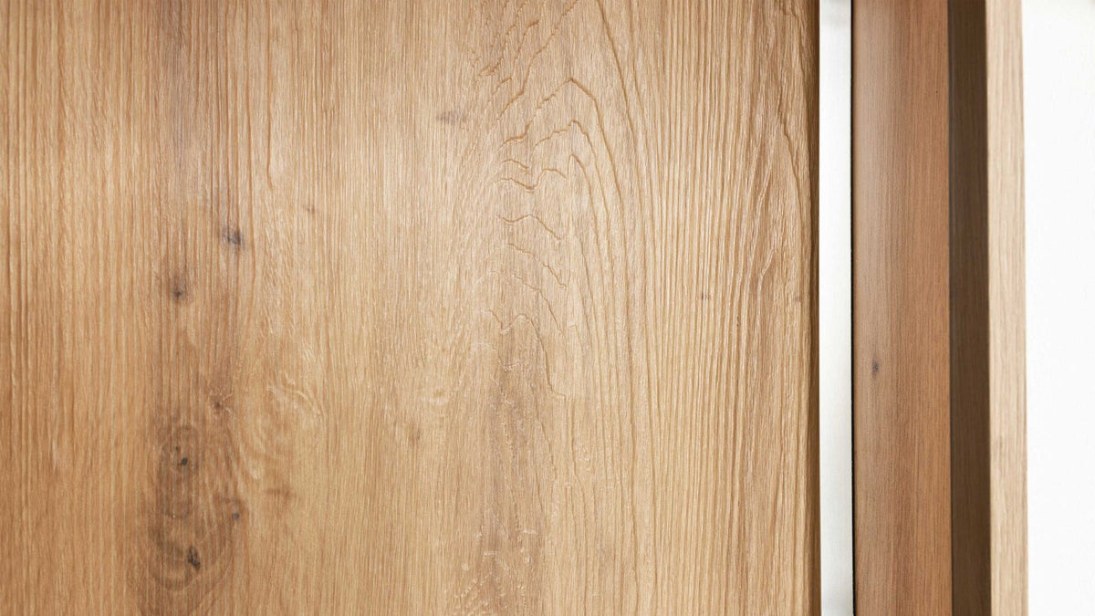 Interliving Vitrine Serie 2110 in Alteiche Dekor mit Glaseinsätzen