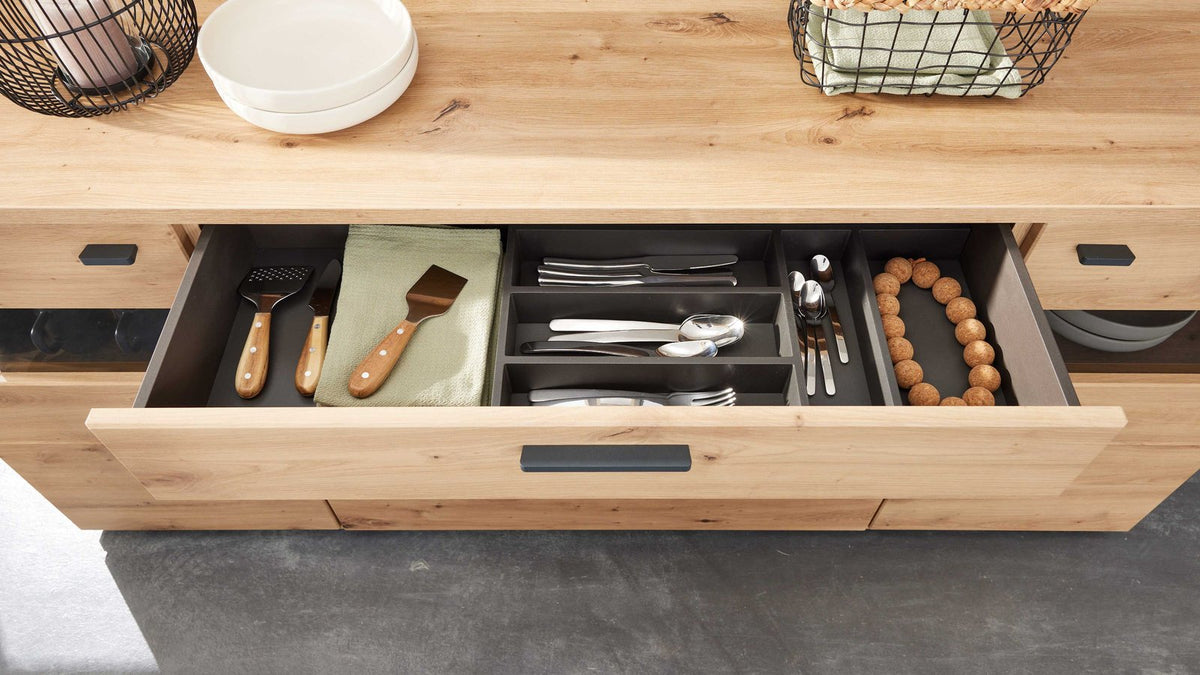 Interliving Sideboard Serie 2110 in Alteiche mit Schubladen und Türen