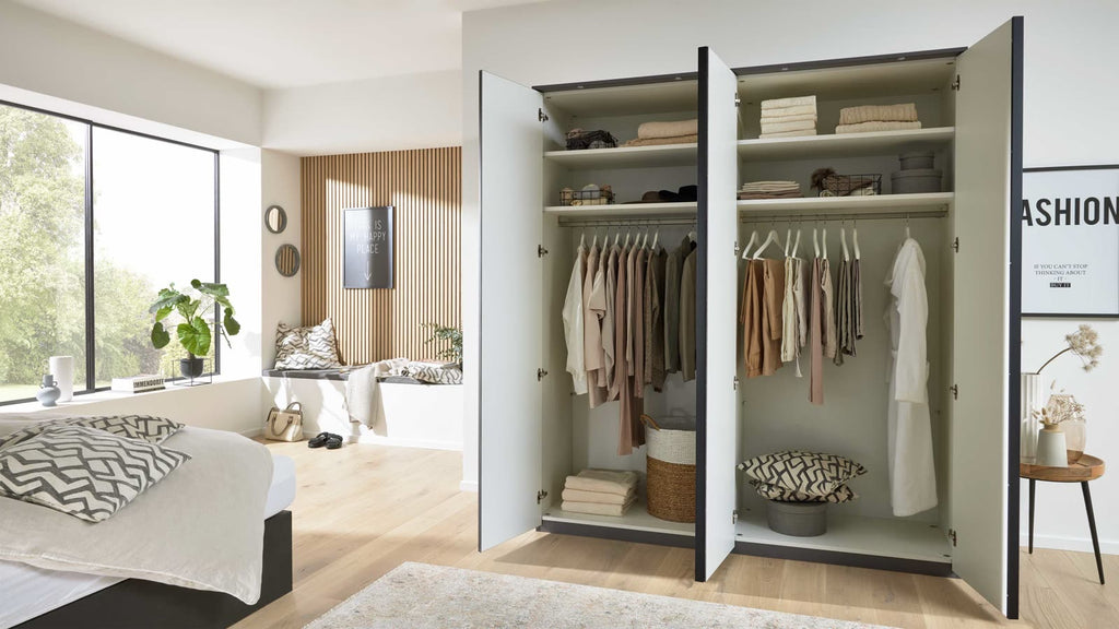 Drehtürenschrank Serie 1207 Wohnbeispiel