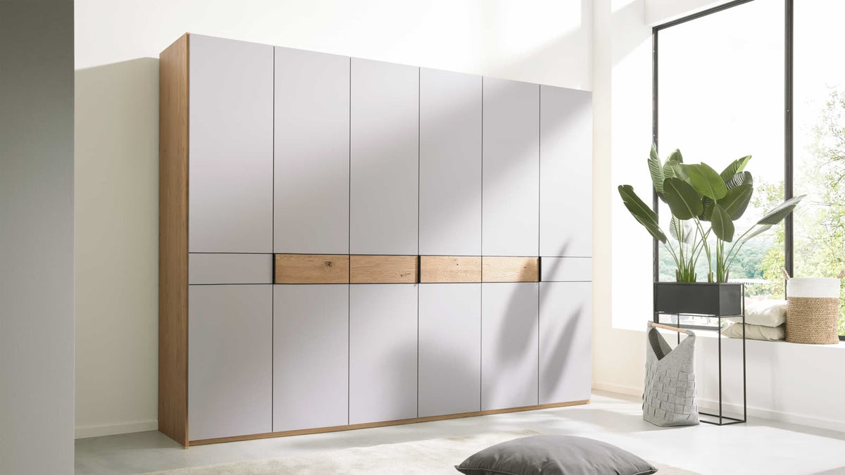 Interliving Drehtürenschrank Serie 1207 mit Wildeiche