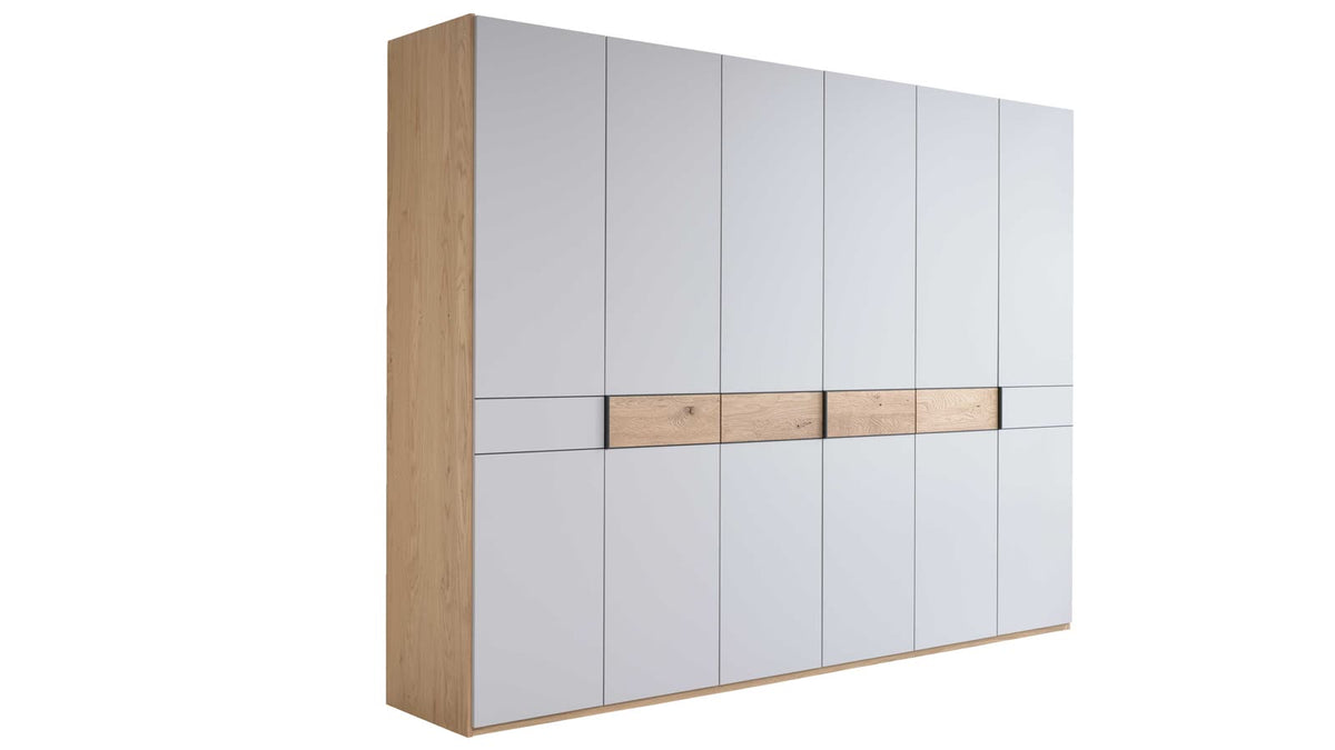 Drehtürenschrank Wildeiche Wohnbeispiel