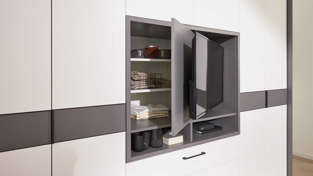 Kleiderschrank mit TV-Nische Wohnbeispiel