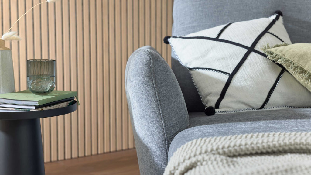 Interliving Serie 4400 – Love Seat Chaiselounge Stoff Hellgrau