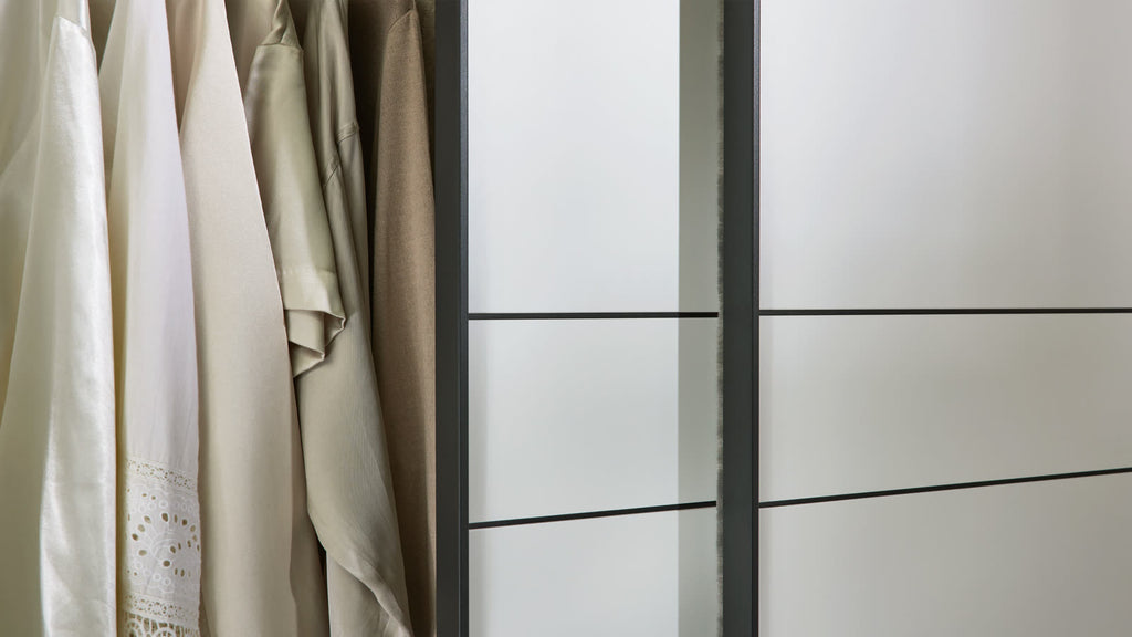 Schwebetürenschrank Weiß Detail