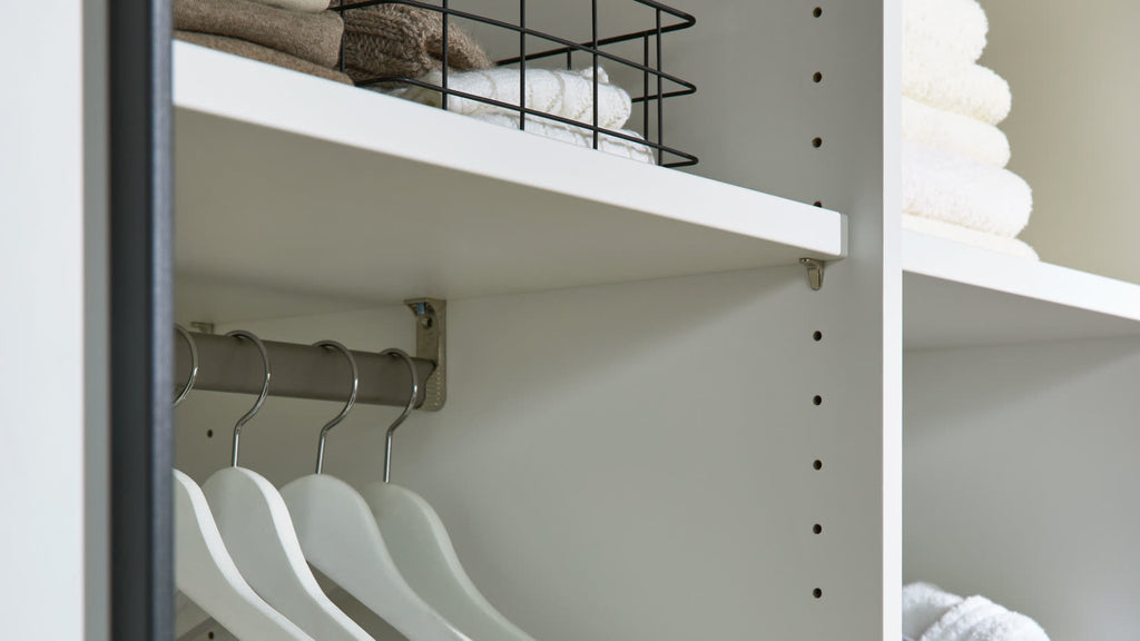 Schwebetürenschrank Weiß Wohnbeispiel