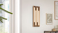 Wandleuchte mit senkrechten Holzleisten und integrierter LED-Beleuchtung