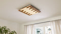 Deckenleuchte mit Holzlamellen und integrierter LED-Beleuchtung