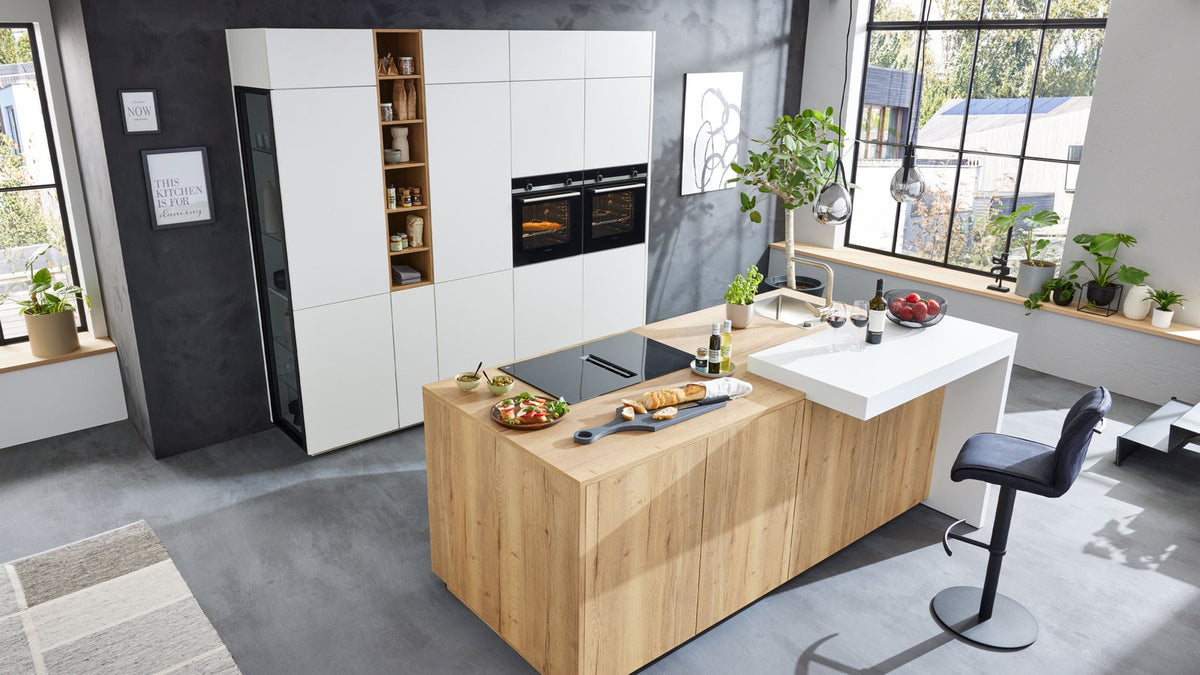 Interliving Küche Serie 3084 – Holzdekor und Weiß