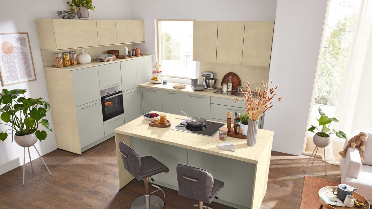 Interliving Küche Serie 3111 – Holzdekor mit Kochinsel