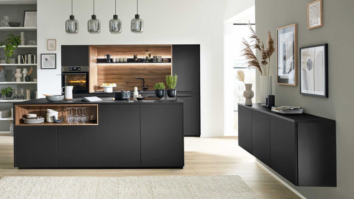 Interliving Küche Serie 3103 – Mattschwarz mit Sideboard
