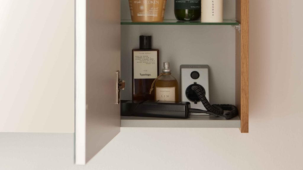 Badmöbel-Set in Eiche-Optik mit Sitzbank und Spiegelschrank