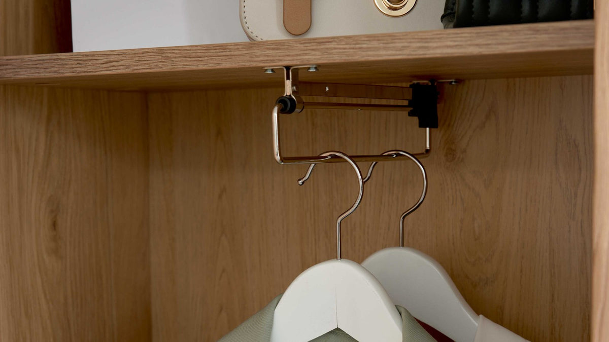 Garderobenmöbel-Set in Wildeiche mit praktischer Sitzbank, Kleiderschrank und Wandgarderobe