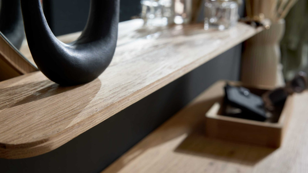 Garderobenmöbel in Wildeiche und Steinfurnier mit Kleiderschrank, Schuhschrank, Spiegel und zwei Wandgaderoben