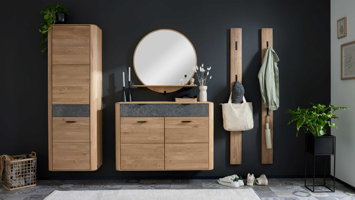 Garderobenmöbel in Wildeiche und Steinfurnier mit Kleiderschrank, Schuhschrank, Spiegel und zwei Wandgaderoben