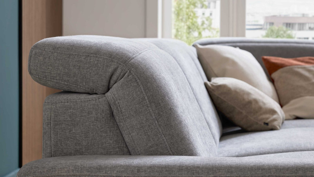 Interliving Serie 4064 – Ecksofa Stoff Hellgrau
