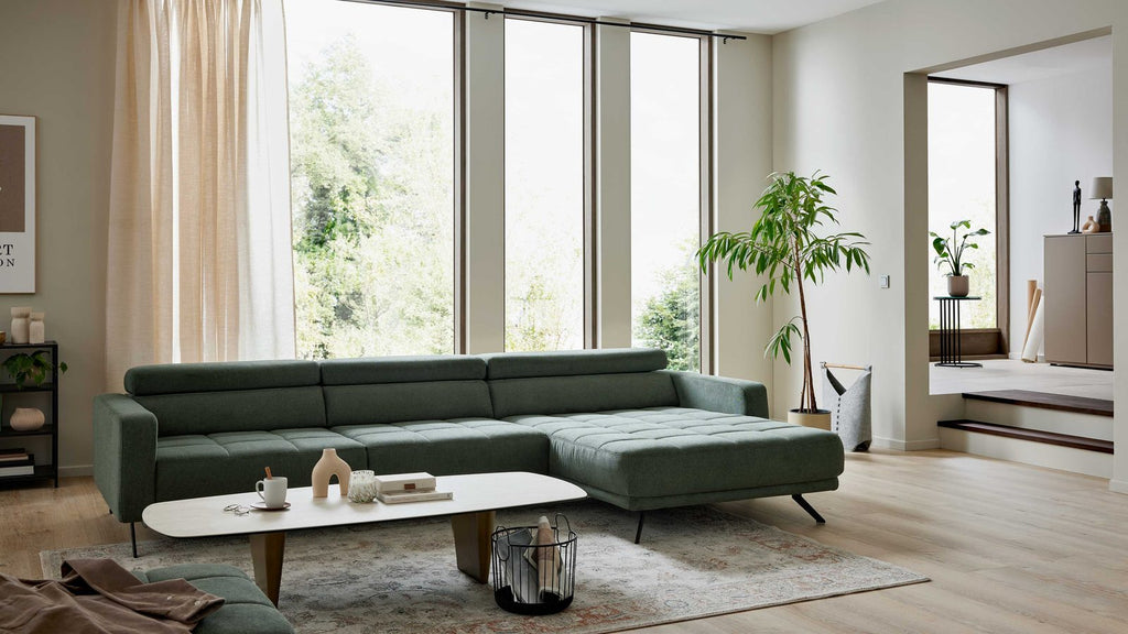 Interliving Serie 4303 – Ecksofa Stoff Moosgrün