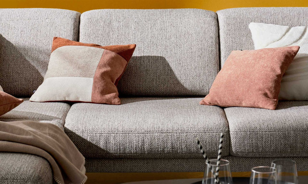 Interliving Serie 4460 – Ecksofa Stoff Silber
