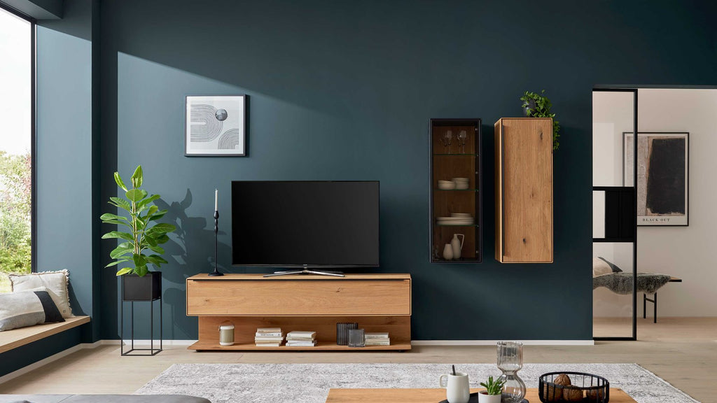 Interliving TV-Board mit zwei Hängevitrinen