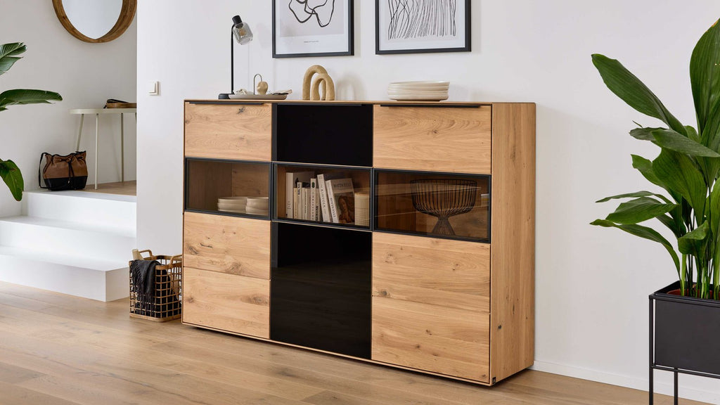 Interliving Highboard Asteiche mit Schwarzglas