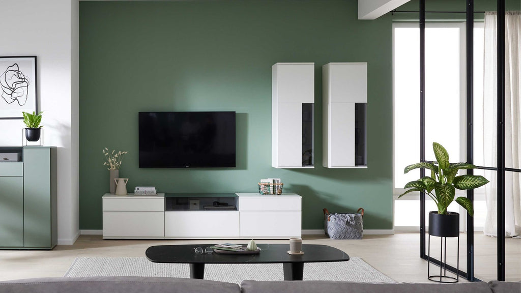Interliving mattweiße Wohnwand mit TV-Lowboard