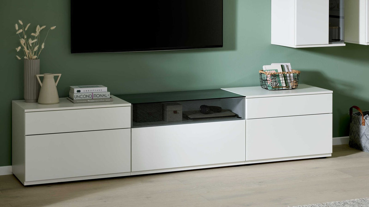 Interliving Wohnwand Serie 2031 in Mattweiß mit TV-Lowboard und Hängeschränken