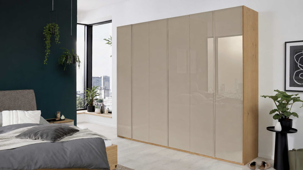 Interliving Kleiderschrank Serie 1210 in Taupe mit Balkeneiche