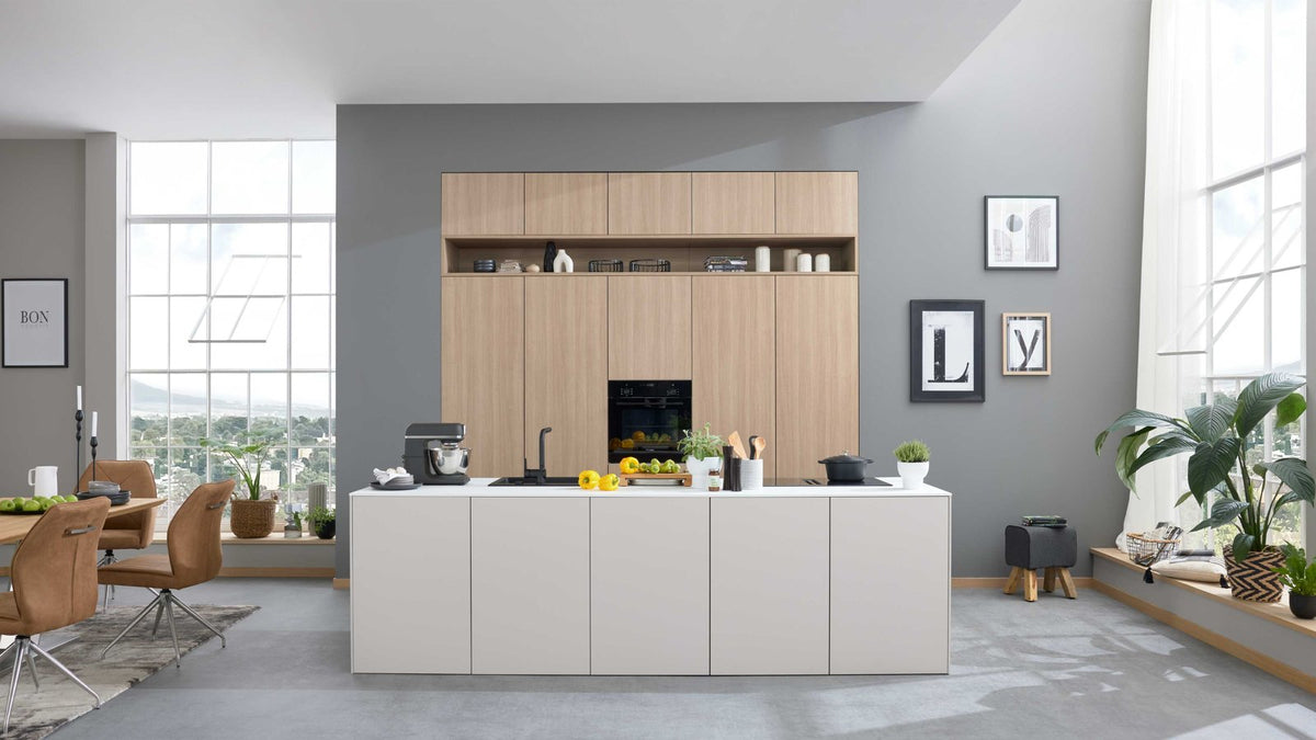 Interliving Küche Serie 3085 – Griffloses Holzdekor