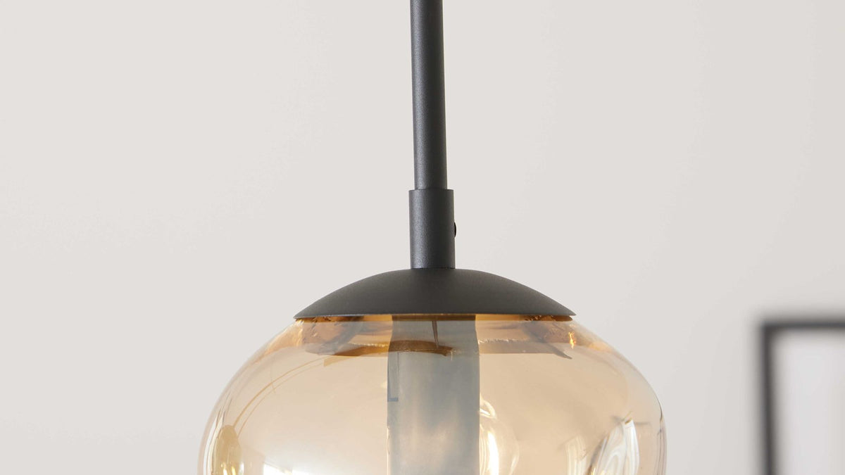 Dreiflammige Pendelleuchte mit Kugelschirmen aus Glas in Grün-, Bronze- und Rauchoptik