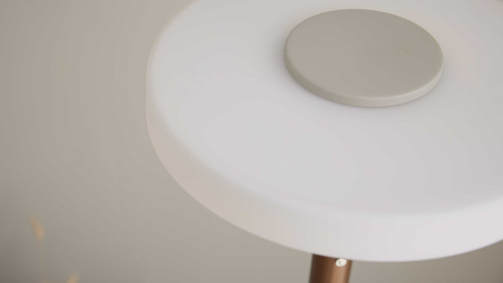 Schlanke LED-Stehleuchte in Weiß und Bronze