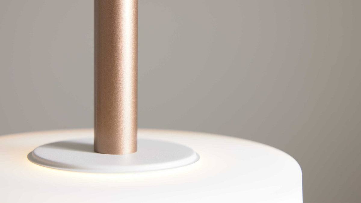 Elegante LED-Hängeleuchte in Weiß und Bronze