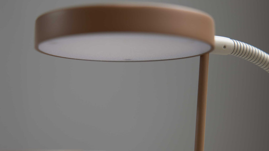 Zweiflammige LED-Stehleuchte in Beige mit flexiblem Arm