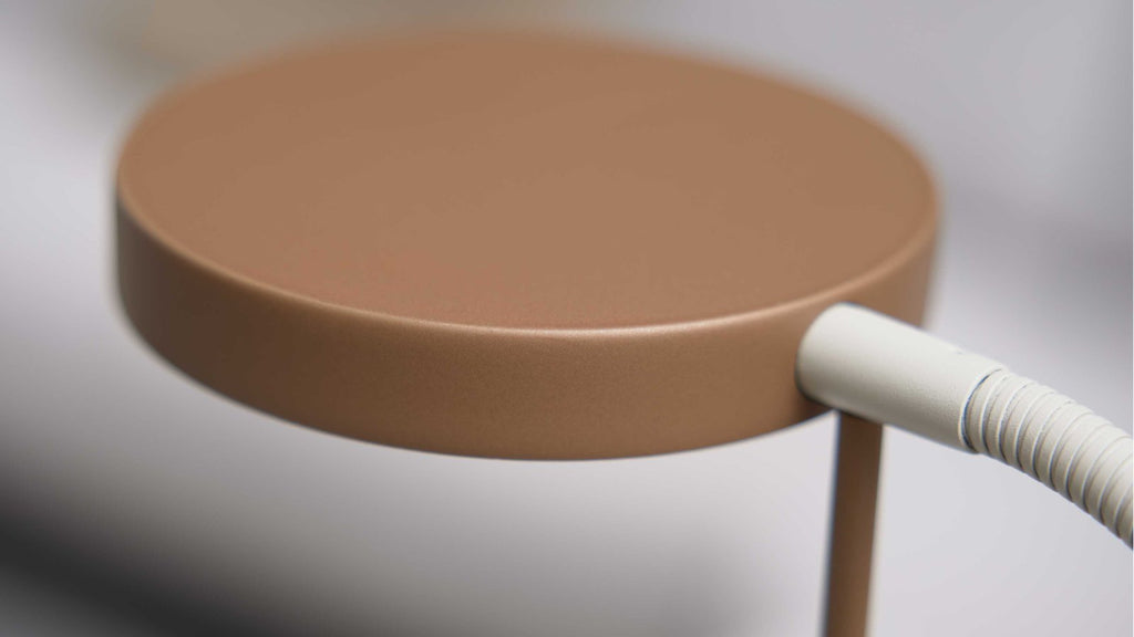 Zweiflammige LED-Stehleuchte in Beige mit flexiblem Arm