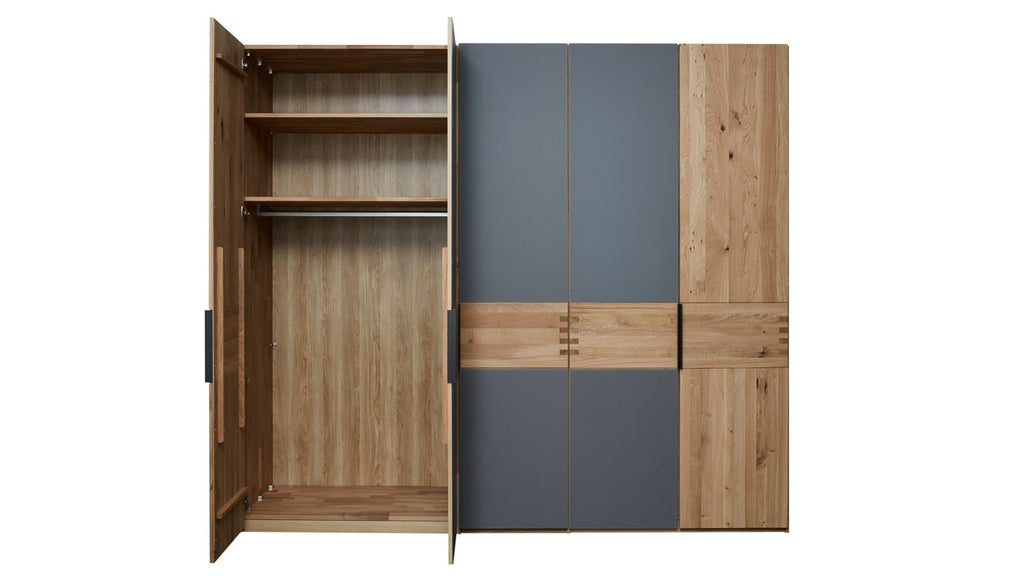 Schlafzimmermöbel in Wildeiche mit Bett, Kleiderschrank und Konsolen