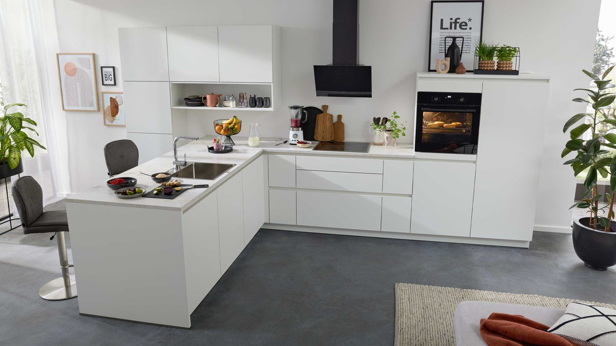 Interliving Küche Serie 3089 – Weiße Winkelküche