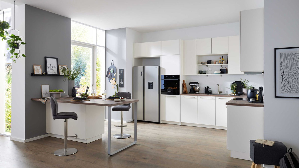 Interliving Küche Serie 3090 – Weiß mit Bartresen