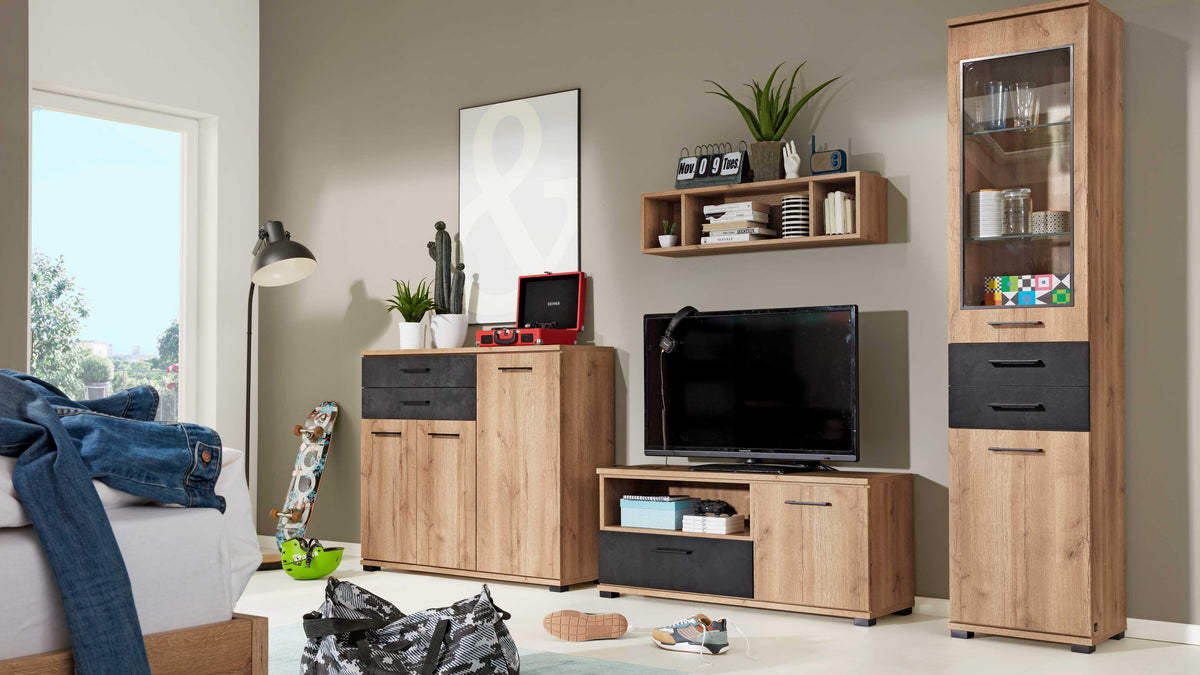 Wohnwand der Interliving Jugendzimmer Serie 1701 in heller Holzoptik